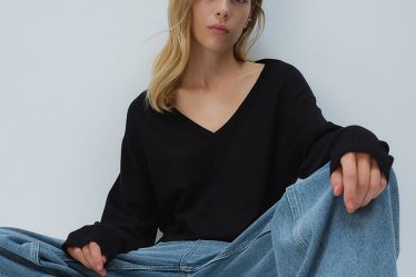 De gebreide liefde van laat zomer tot vroeg herfst: één trui die mijn veelzijdige garderobe draagt